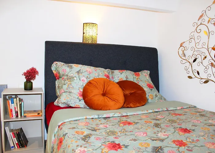 Lofty - Massena Sq - 5 Min Walk * Nice