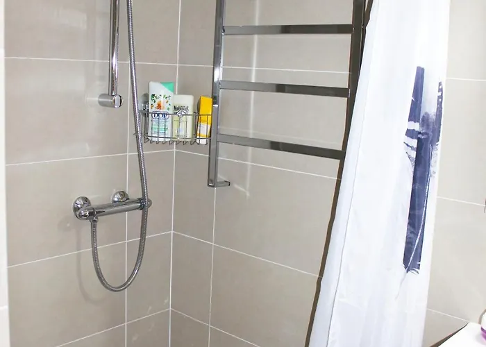 Lofty - Massena Sq - 5 Min Walk Apartment *