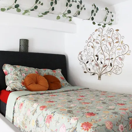 Lofty - Massena Sq - 5 Min Walk Apartment