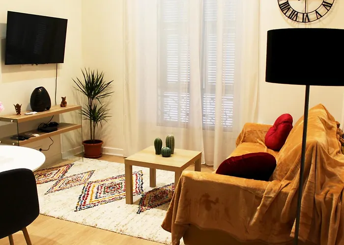 Lejlighed Lofty - Massena Sq - 5 Min Walk