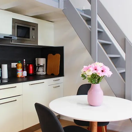 Lejlighed Lofty - Massena Sq - 5 Min Walk *